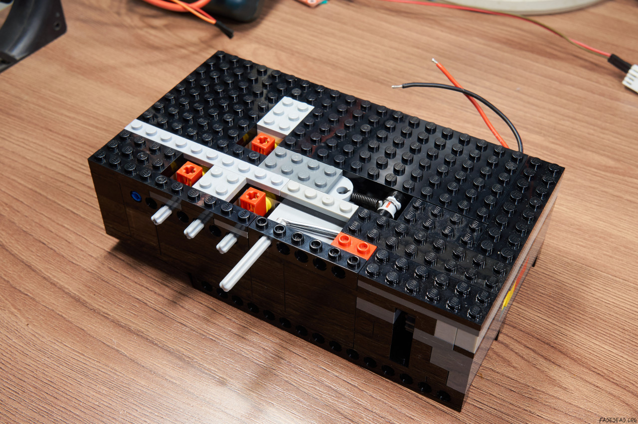 Собранная коробка передач от Mazda 787B из LEGO