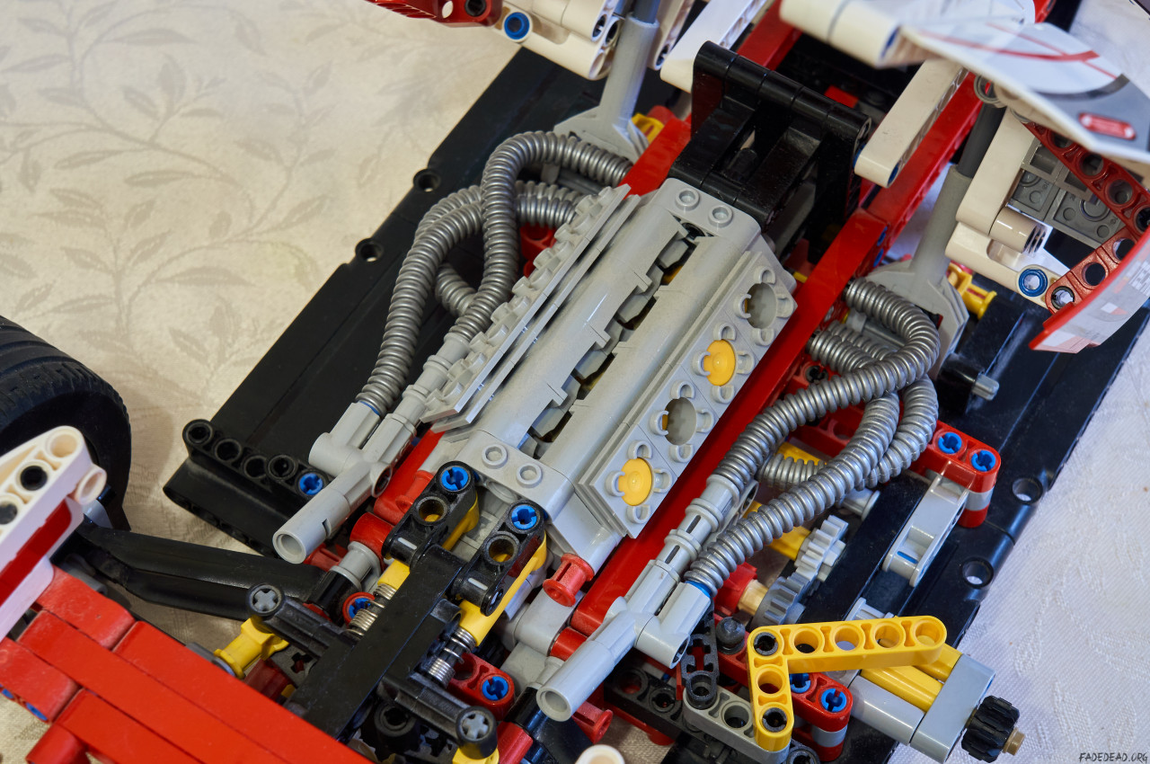 Thumbnail for «LEGO Technic 42000 — Двигатель»