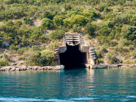 Thumbnail for «Бывшее убежище подводных лодок на полуострове Луштица»