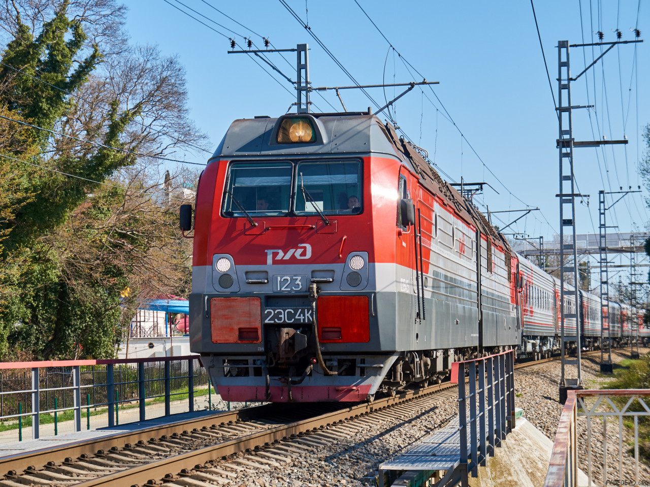 Thumbnail for «2ЭС4К-123 с пассажирским поездом»