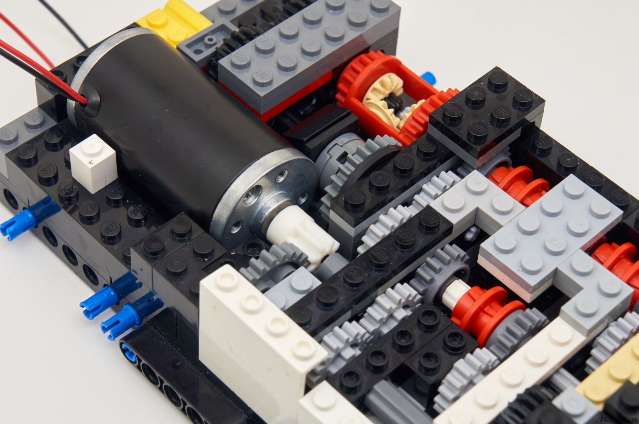 Mazda 787B из LEGO — новый двигатель внутри коробки передач