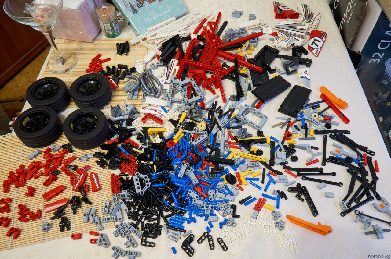 Thumbnail for «LEGO Technic 42000 в разобранном состоянии»